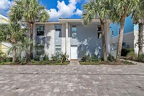 Dog Friendly Oceanfront Beach House by RedAwning