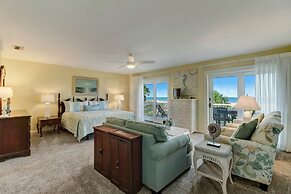 Dog Friendly Oceanfront Beach House by RedAwning