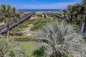 Dog Friendly Oceanfront Beach House by RedAwning