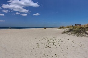 Coral Sands Beautiful Condominium by RedAwning