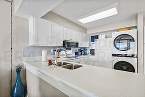 Coral Sands Beautiful Condominium by RedAwning