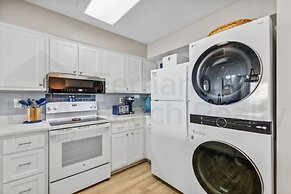 Coral Sands Beautiful Condominium by RedAwning