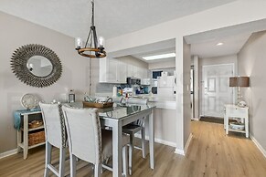 Coral Sands Beautiful Condominium by RedAwning