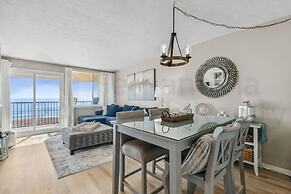 Coral Sands Beautiful Condominium by RedAwning