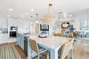 Multi-level Seaside Residence by RedAwning