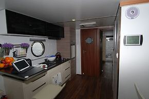 Houseboat Jyväskylä