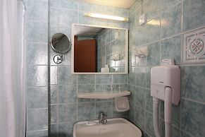 Xenophon Hotel