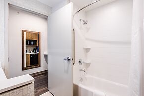 Holiday Inn Express & Suites West Edmonton - Mall Area by IHG