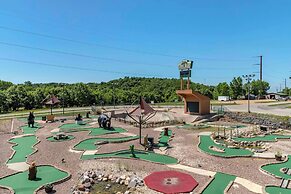 Three Bears Waterpark Resort & Convention Center, Ascend Collection Ne