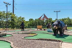 Three Bears Waterpark Resort & Convention Center, Ascend Collection Ne