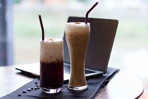 Dragon River Avenue Hotel