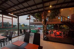 Dragon River Avenue Hotel