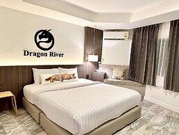 Dragon River Avenue Hotel