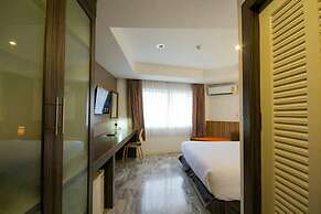 Dragon River Avenue Hotel