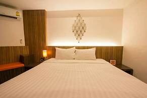 Dragon River Avenue Hotel