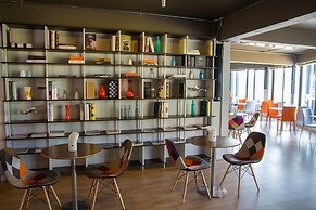 Dragon River Avenue Hotel