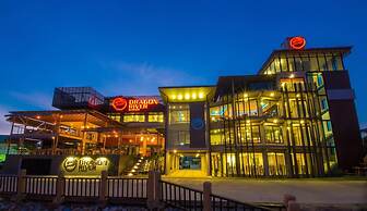 Dragon River Avenue Hotel