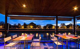 Dragon River Avenue Hotel