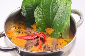 Dragon River Avenue Hotel