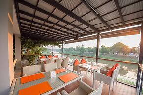 Dragon River Avenue Hotel