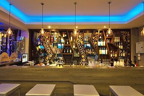 Dragon River Avenue Hotel