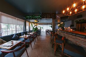 White Boutique Hotel & Residences