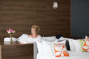 White Boutique Hotel & Residences