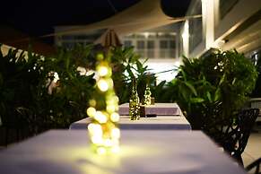 White Boutique Hotel & Residences