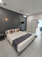 White Boutique Hotel & Residences