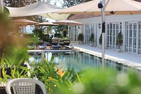 White Boutique Hotel & Residences