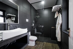 White Boutique Hotel & Residences