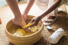 White Boutique Hotel & Residences