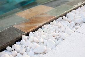 White Boutique Hotel & Residences