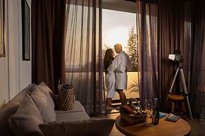 White Boutique Hotel & Residences