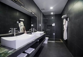 White Boutique Hotel & Residences