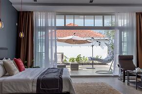 White Boutique Hotel & Residences