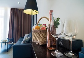 White Boutique Hotel & Residences