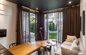 White Boutique Hotel & Residences