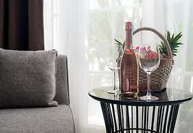 White Boutique Hotel & Residences