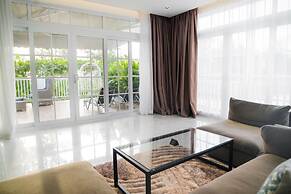 White Boutique Hotel & Residences