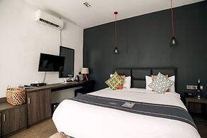 White Boutique Hotel & Residences