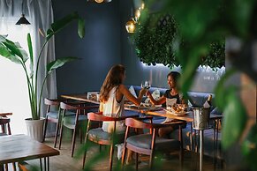 White Boutique Hotel & Residences