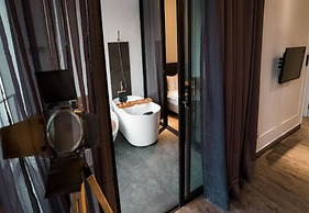 White Boutique Hotel & Residences