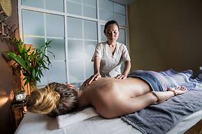 White Boutique Hotel & Residences