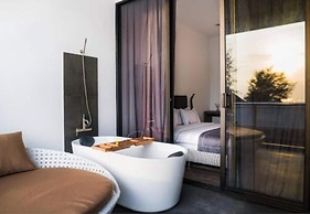 White Boutique Hotel & Residences