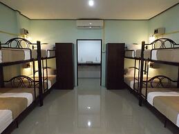 Lanta Long Beach Hostel