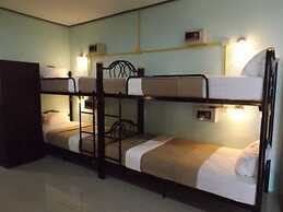 Lanta Long Beach Hostel