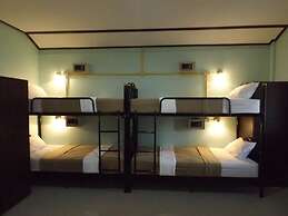 Lanta Long Beach Hostel