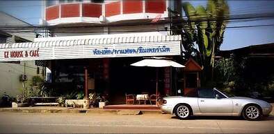 EZ House & Cafe