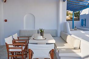 Cleopatra Seaside Homes Paros